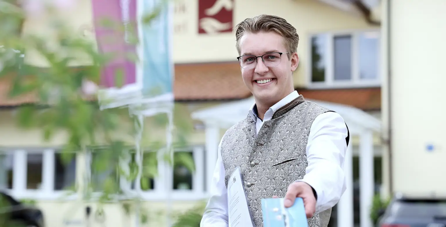 Akutklinik Psychosomatik Privat Eingang mit Mitarbeiter